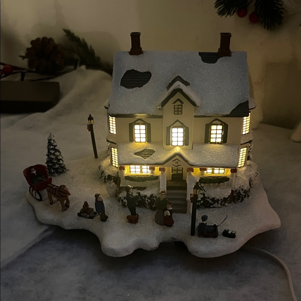 Thomas Kinkade Illuminated White Christmas Village